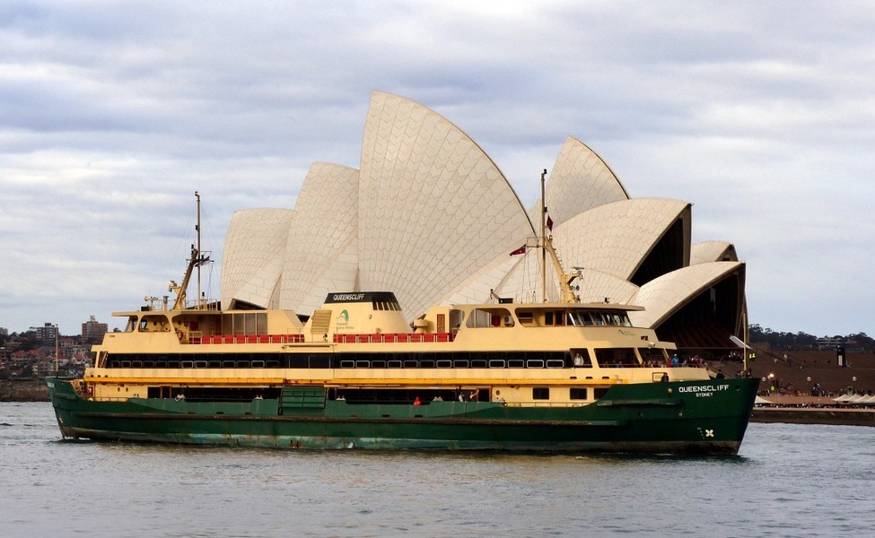 Large ferry sydney lumixfz200 australia sydneyoperahouse publicdomaindedicationcc0 170286.jpg d