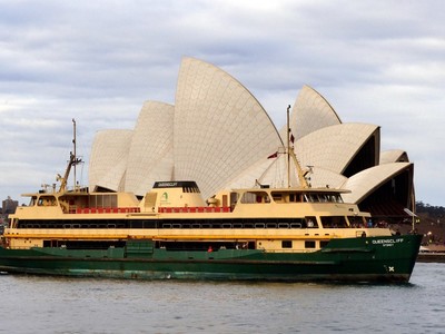 Medium ferry sydney lumixfz200 australia sydneyoperahouse publicdomaindedicationcc0 170286.jpg d