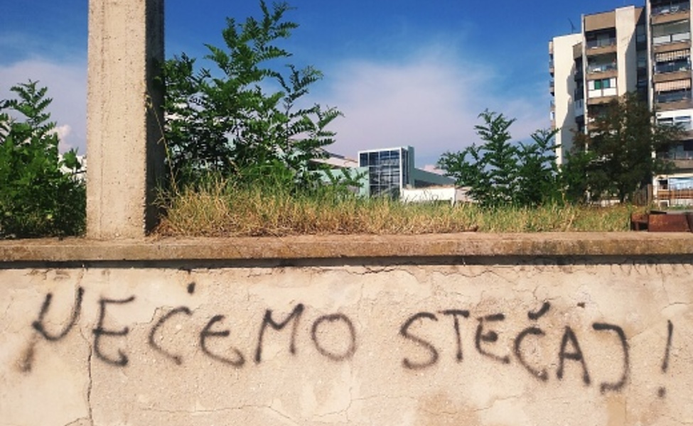 Large necemo stecaj na ulicama foto ip