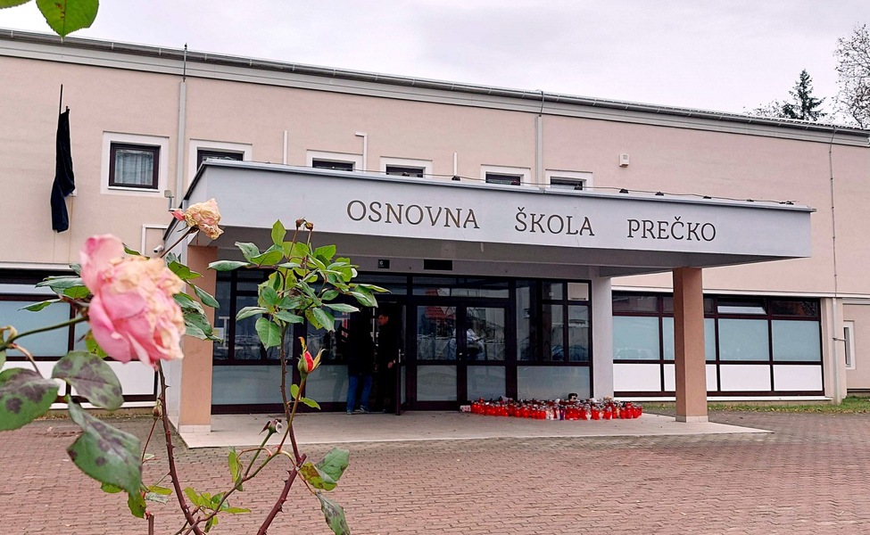 Large ulaz u osnovnu %c5%a1kolu pre%c4%8dko