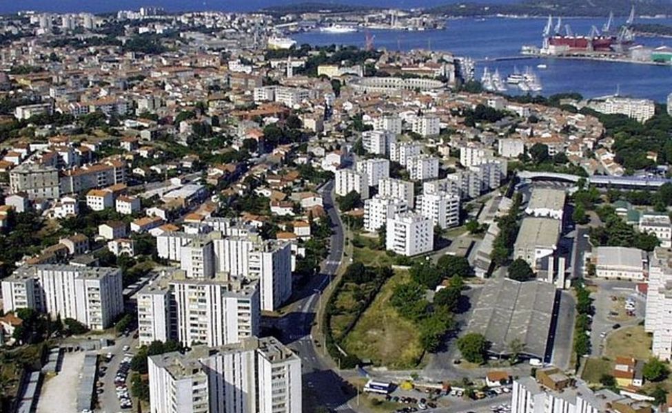 Large 640px pula view from air 4
