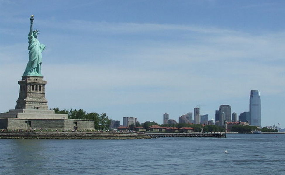 Large 640px 0328jersey city statue of liberty