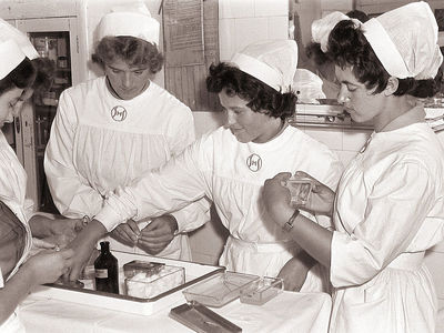 Medium s ola za medicinske sestre in otros ke negovalke v mariboru 1959