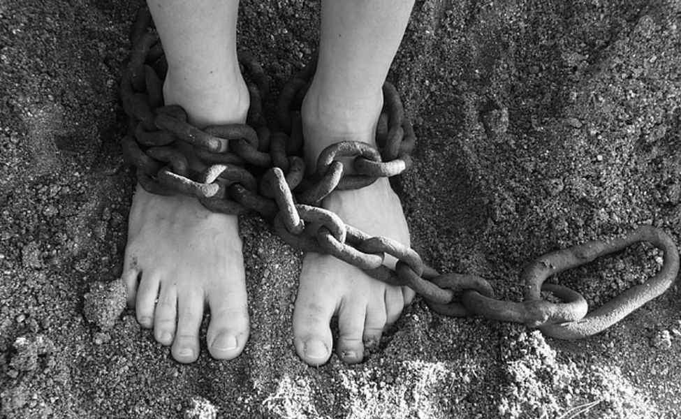 Large chains feet sand bondage preview
